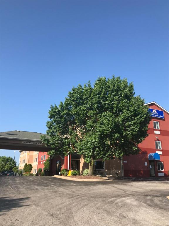 Americas Best Value Inn and Suites Saint Charles - image 3