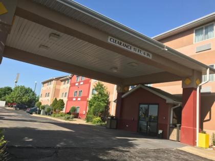Americas Best Value Inn and Suites Saint Charles - image 5