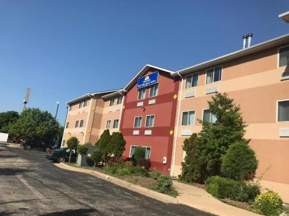 Americas Best Value Inn and Suites Saint Charles - image 6