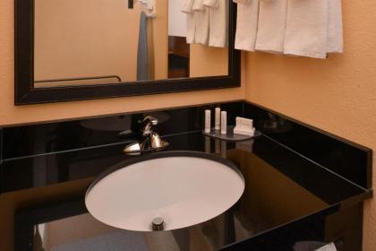 Fairfield Inn St. Louis St. Charles - image 11