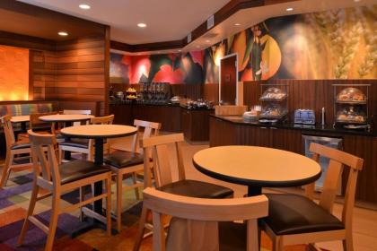 Fairfield Inn St. Louis St. Charles - image 6