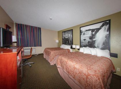 Super 8 by Wyndham St Charles - image 12