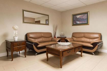 Super 8 by Wyndham St Charles - image 5