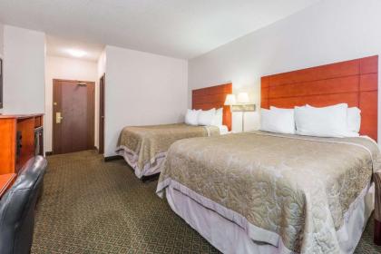 Super 8 by Wyndham St Charles - image 6