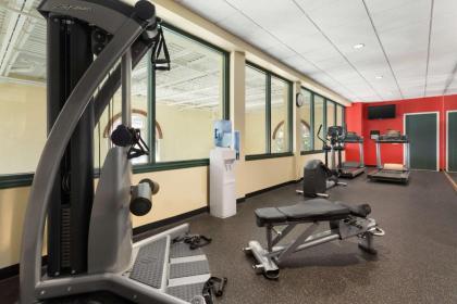 Country Inn & Suites by Radisson St. Charles MO - image 7