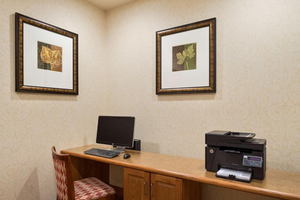 Country Inn & Suites by Radisson St. Peters MO - image 4