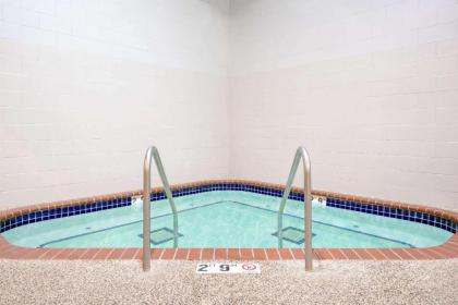 Days Inn by Wyndham St Cloud - image 5