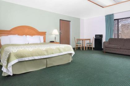 Days Inn by Wyndham St Cloud - image 9