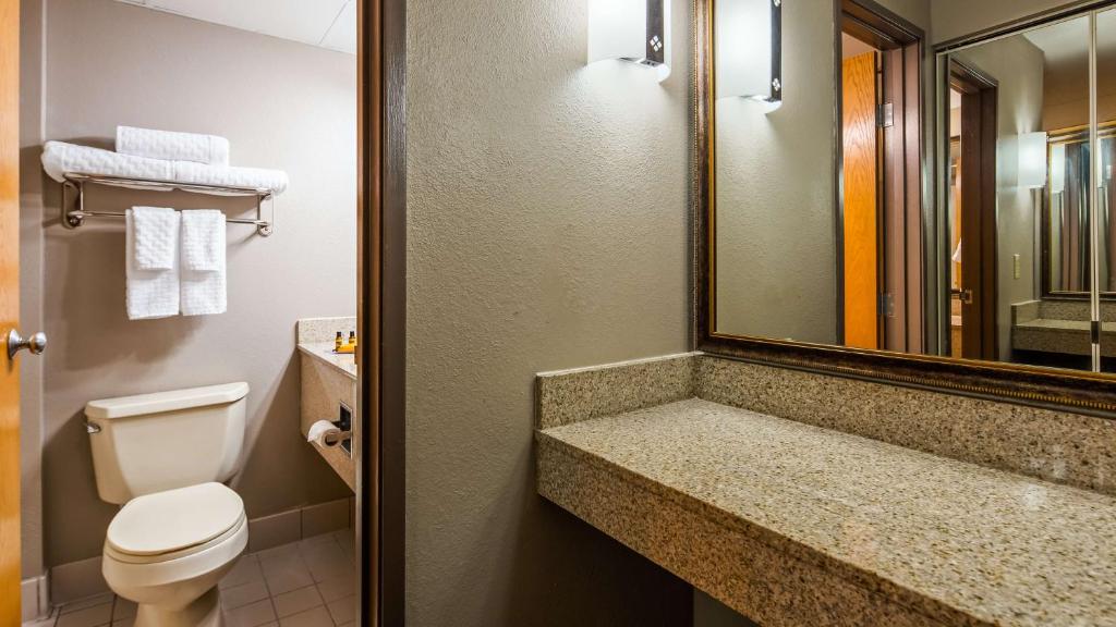 Best Western Plus Kelly Inn - image 5