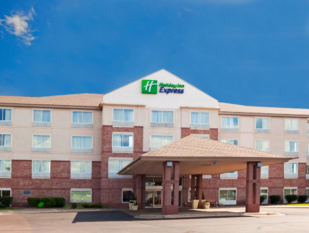 Holiday Inn Express & Suites St. Croix Valley an IHG Hotel - main image