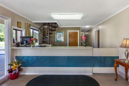 Econo Lodge Saint George - image 14