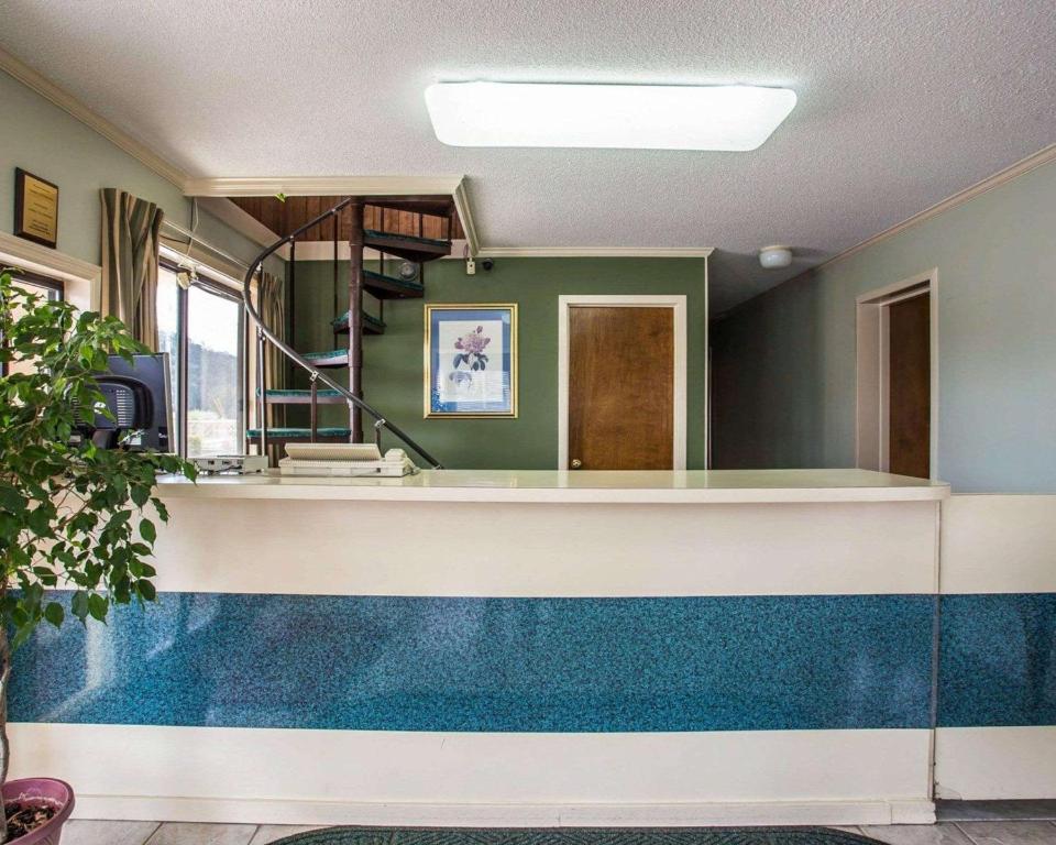 Econo Lodge Saint George - image 3