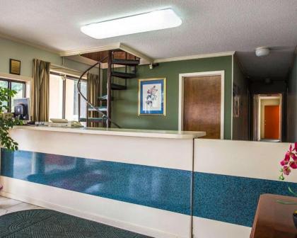 Econo Lodge Saint George - image 8