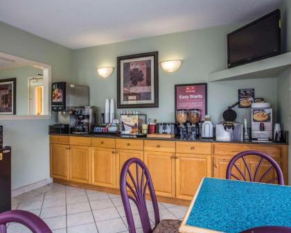 Econo Lodge Saint George - image 9