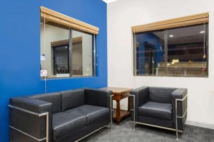 Howard Johnson by Wyndham St. George Hotel & Suites - image 5