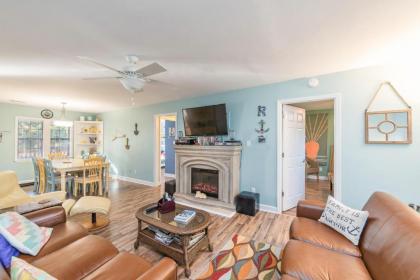 R Anchor House on St. Helena Island - image 12