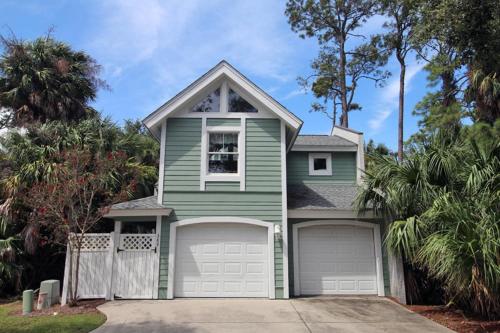 389 Wahoo Drive - Six Bedroom House - main image