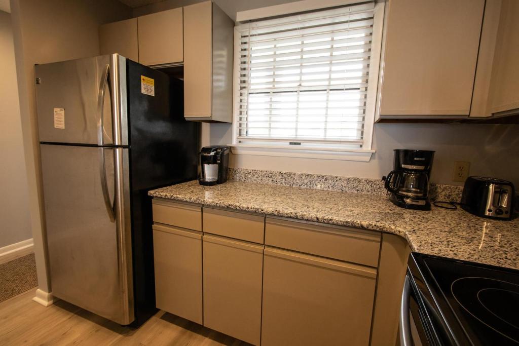 737 North Hampton - image 3