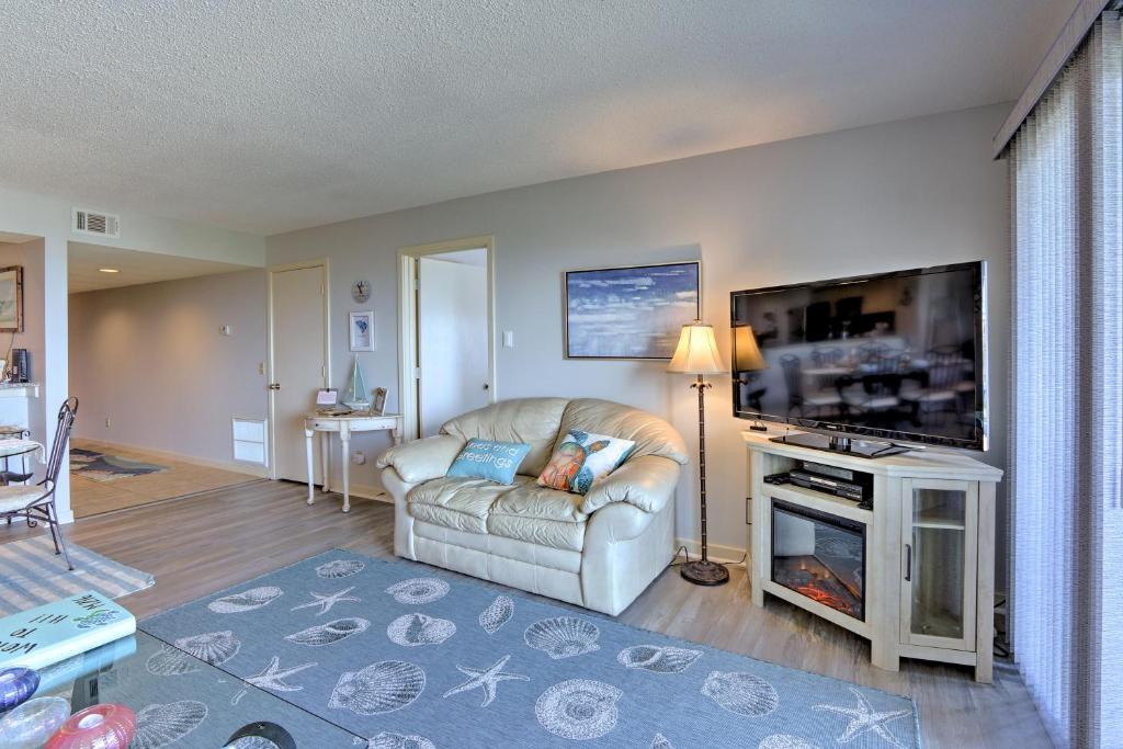 Condo with Pool Access - half Mi to Harbor Island Beach - image 4