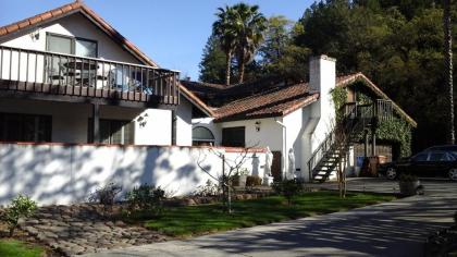 Spanish Villa Inn - image 20