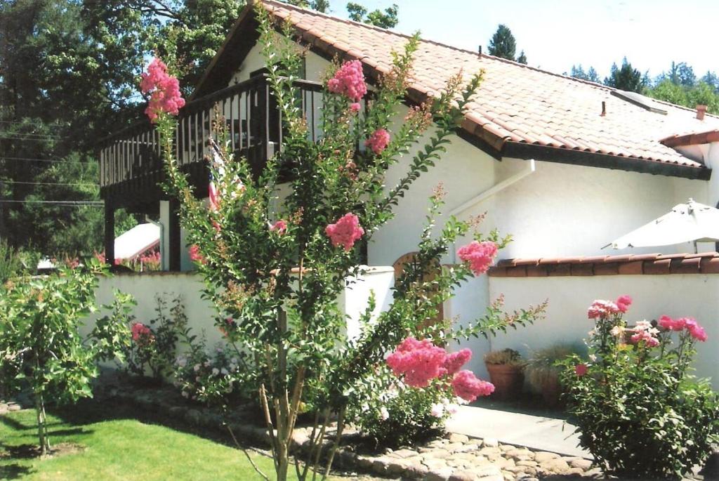 Spanish Villa Inn - image 3