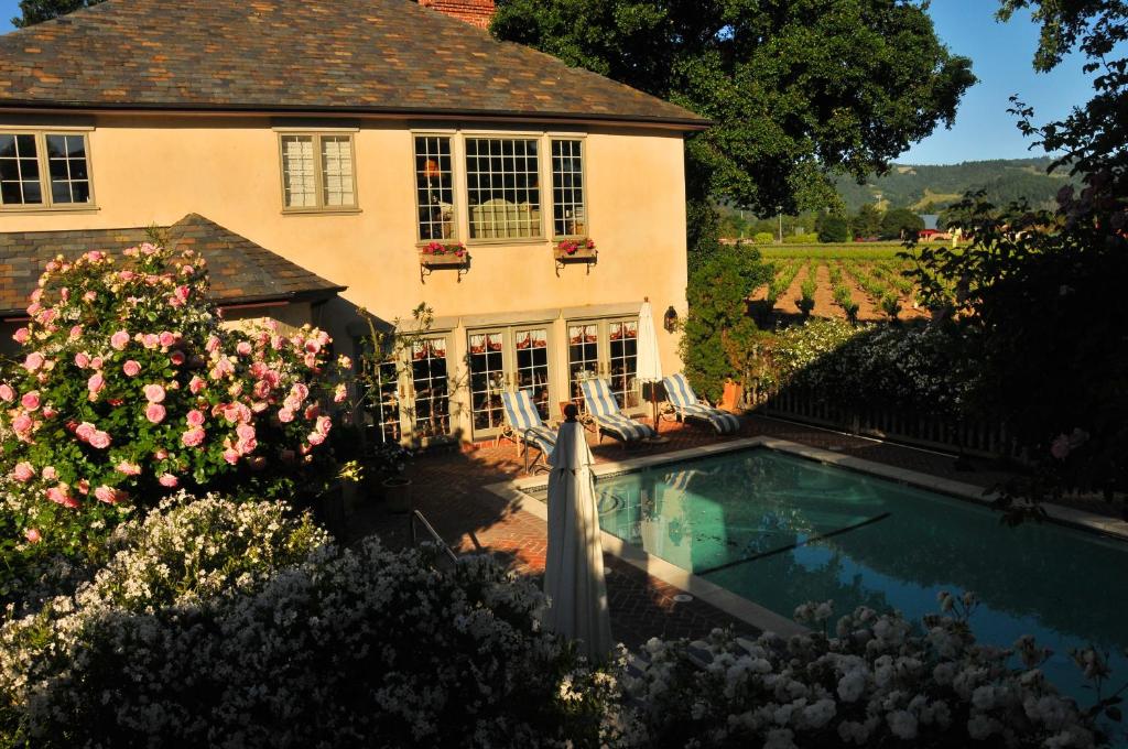 Vineyard Country Inn - main image