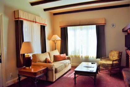 Vineyard Country Inn - image 8