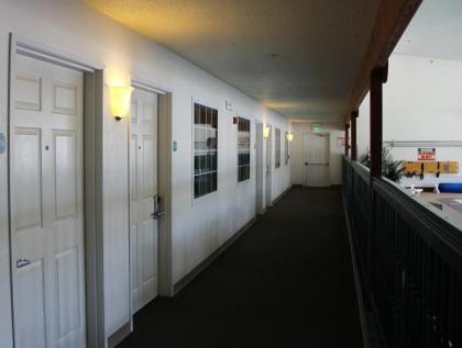 Voyager Inn - image 2