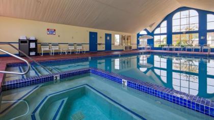 Best Western Harbour Pointe Lakefront - image 2