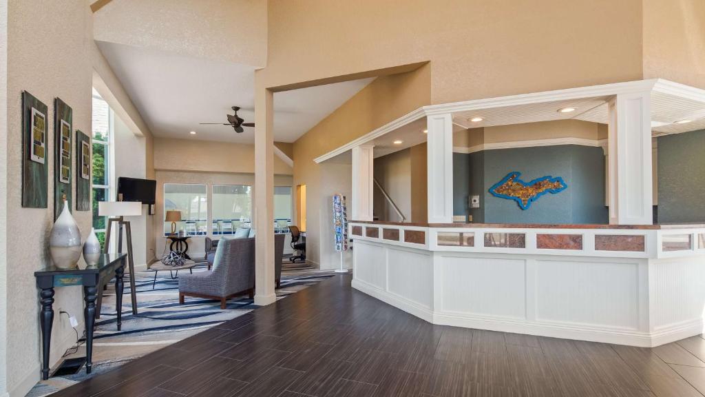 Best Western Harbour Pointe Lakefront - image 5