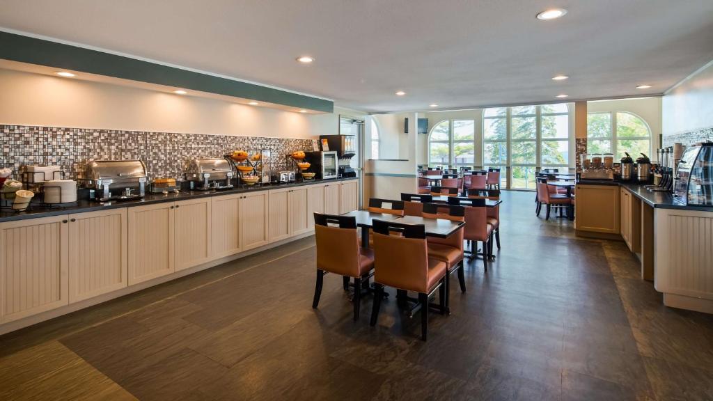 Best Western Harbour Pointe Lakefront - image 6