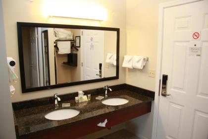 Budget Host Inn & Suites - image 10