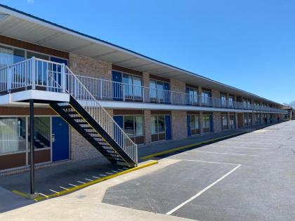 Days Inn & Suites by Wyndham St. Ignace Lakefront - image 8