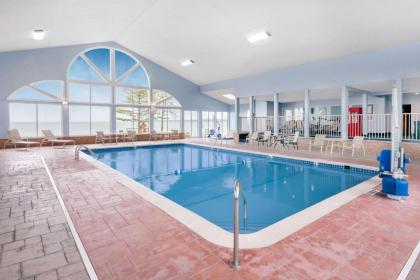 Baymont by Wyndham St. Ignace Lakefront - image 10