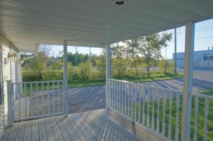 Johnsons Up North House at Saint Ignace - image 7