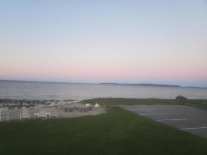 Bayview Lakefront Inn - image 12