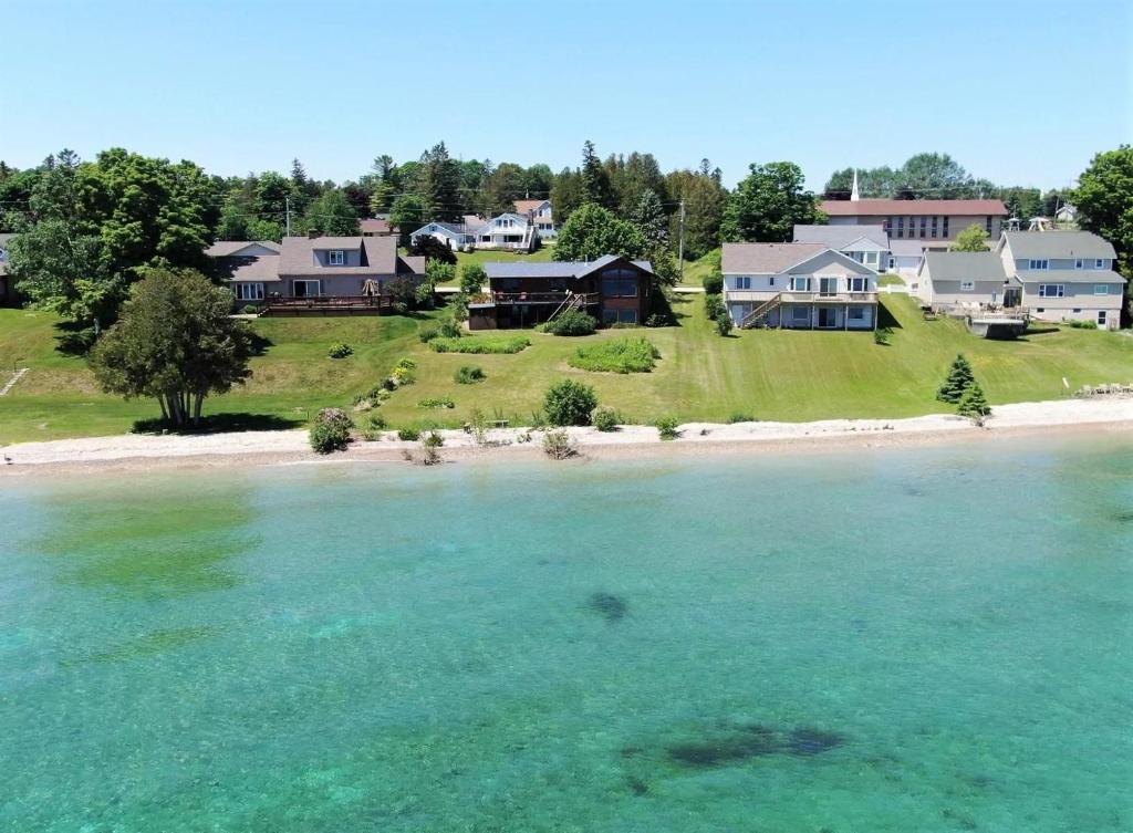 Huron Haven - image 5