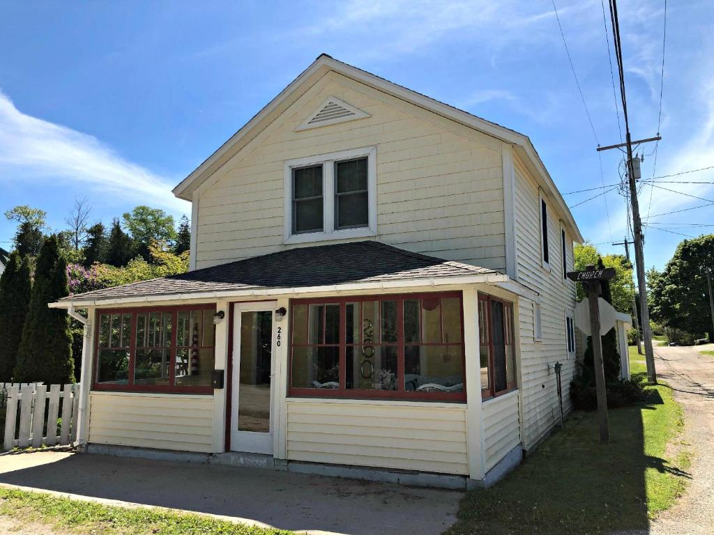 UP Cottage - image 2