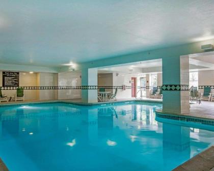 Comfort Inn & Suites Near Burke Mountain - image 15