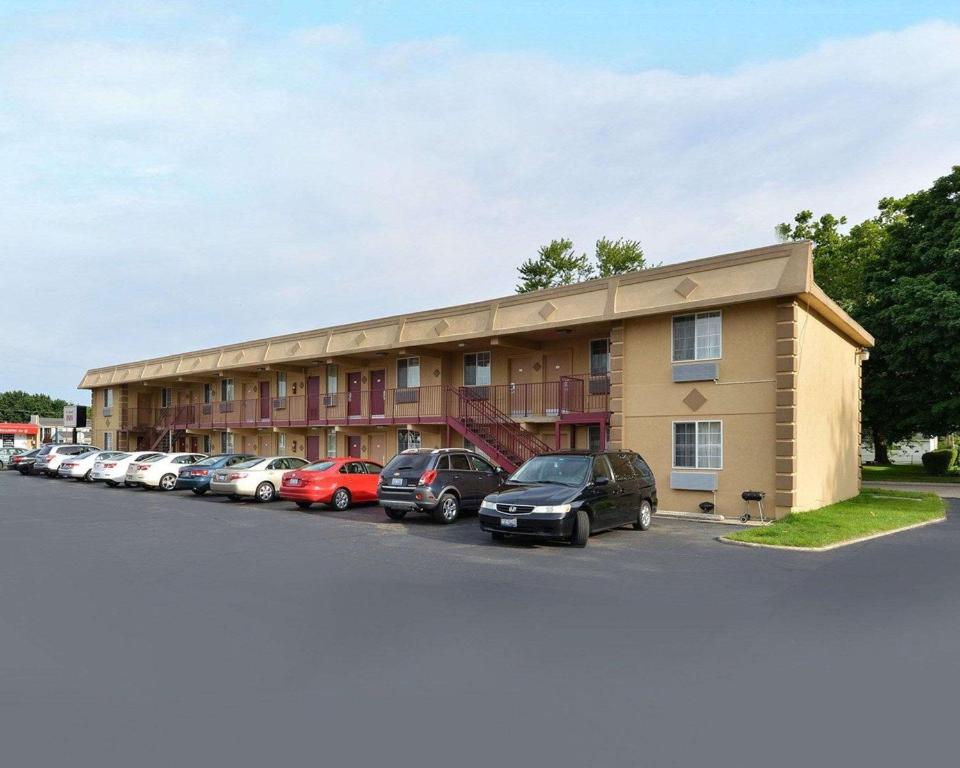 Econo Lodge St. Joseph - main image