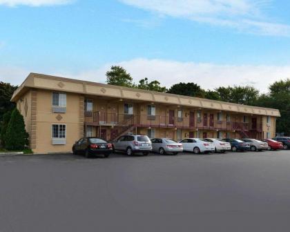 Econo Lodge St. Joseph - image 11