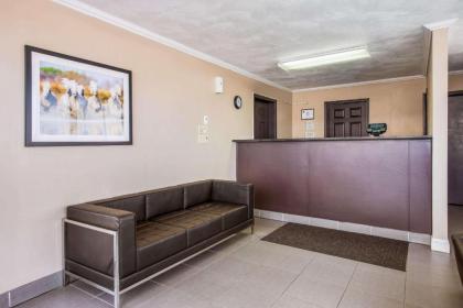 Econo Lodge St. Joseph - image 13
