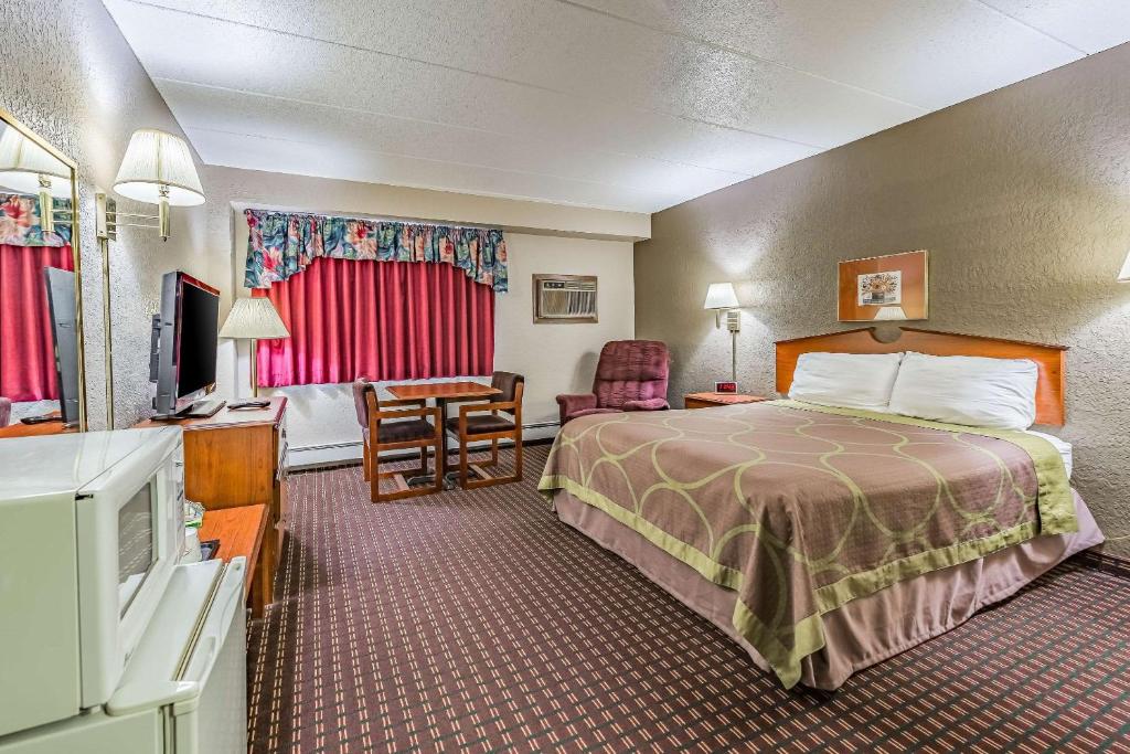 Rodeway Inn - image 4