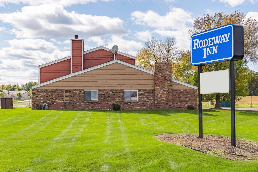 Rodeway Inn - image 5