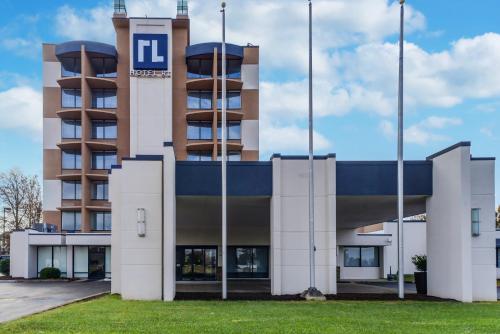 Hotel RL St Louis Airport - main image