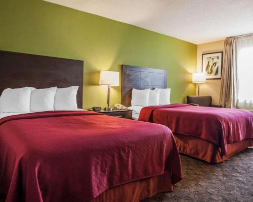 Quality Inn Airport - image 2