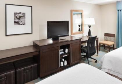 Hampton Inn & Suites St. Louis at Forest Park - image 2