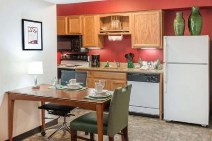 Hawthorn Suites by Wyndham St. Louis Westport Plaza - image 2