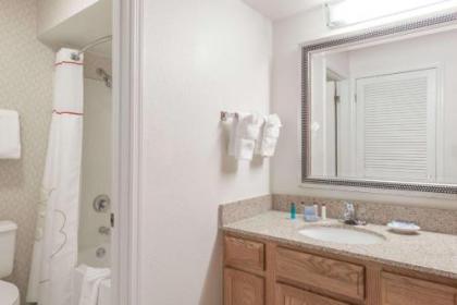 Hawthorn Suites by Wyndham St. Louis Westport Plaza - image 5
