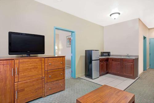 Days Inn by Wyndham Downtown St. Louis - image 5